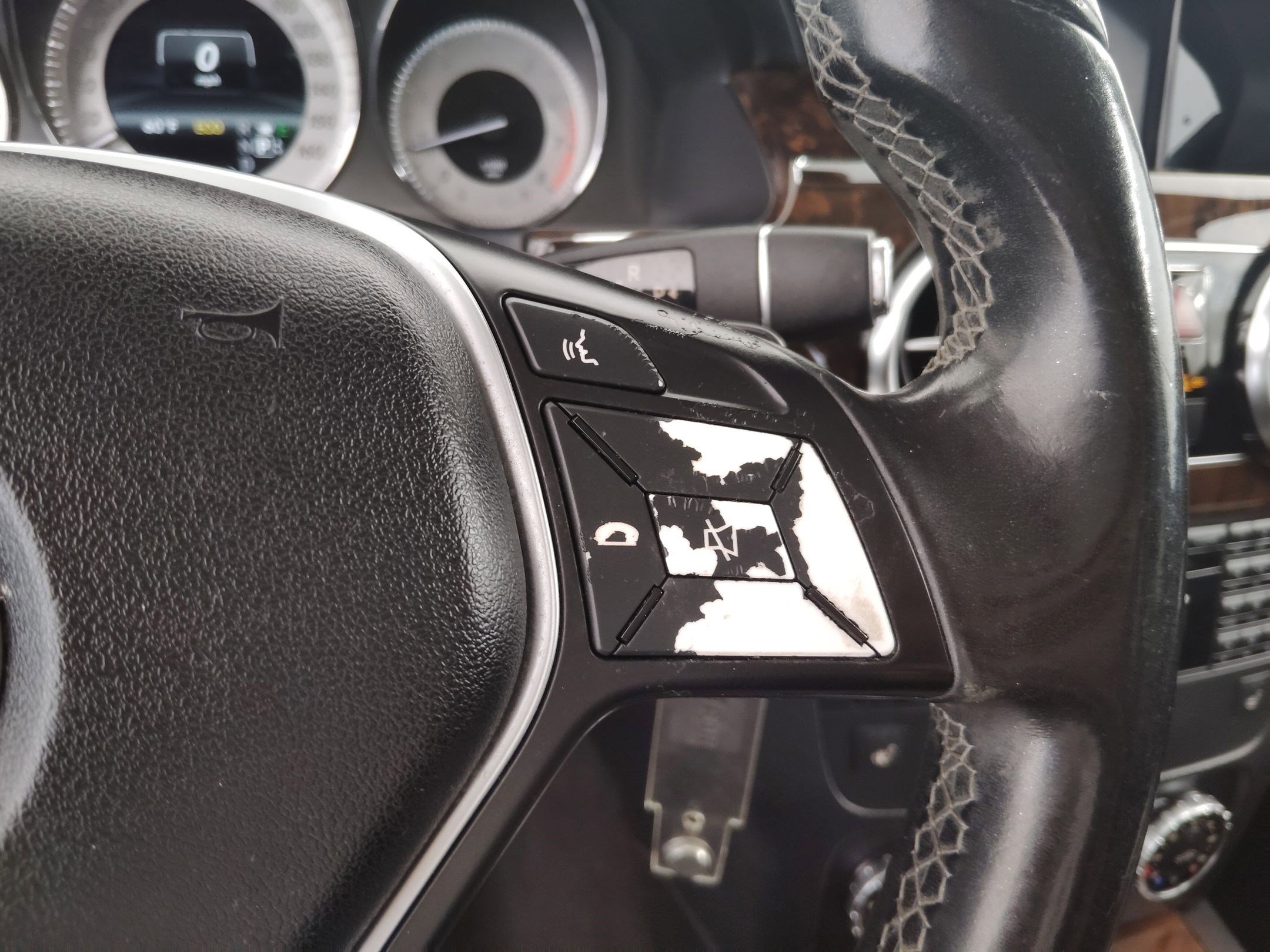 Used 2013 Mercedes-Benz GLK 350 4MATIC image 25