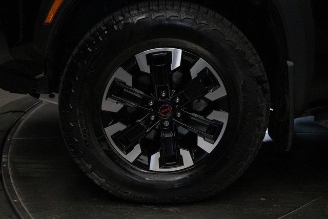 Used 2023 Nissan Frontier PRO-4X image 8