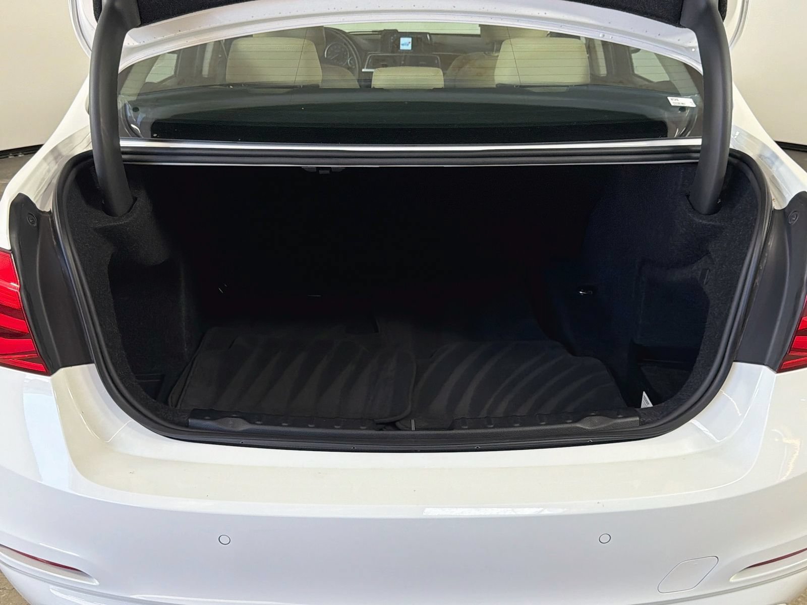 Used 2018 BMW 320i Sedan RWD image 27