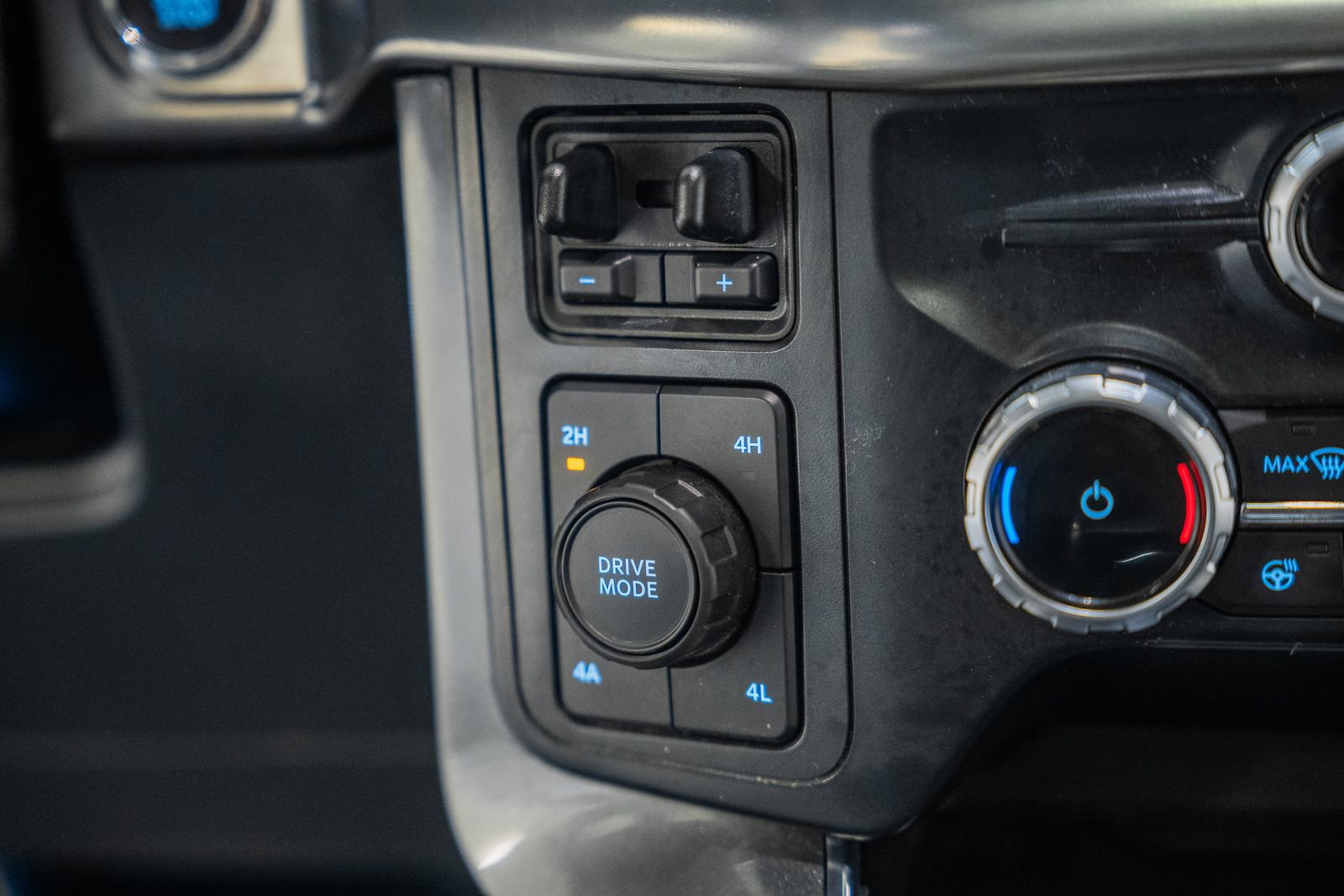 Certified 2023 Ford F150 Lariat w/ Equipment Group 502A High image 32