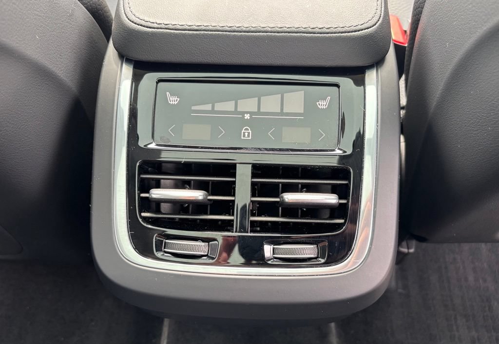 Used 2024 Volvo XC90 B6 Plus AWD/4WD image 23