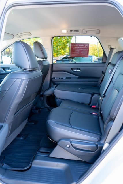 Certified 2025 Nissan Pathfinder SL image 12