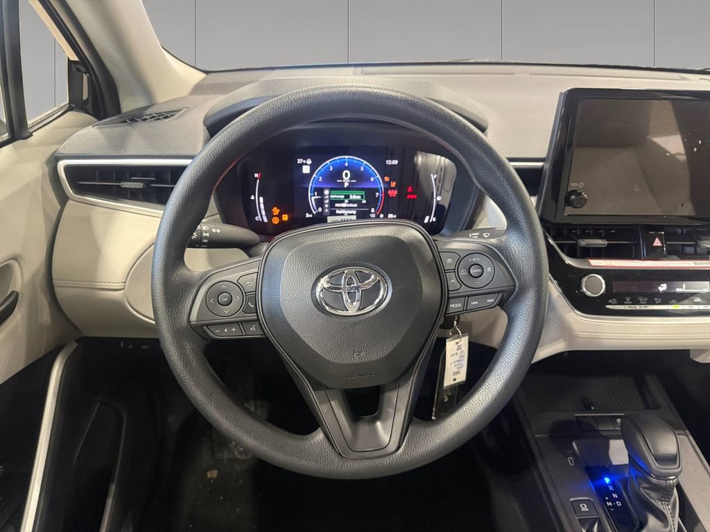 Used 2026 Toyota Corolla Cross L image 38