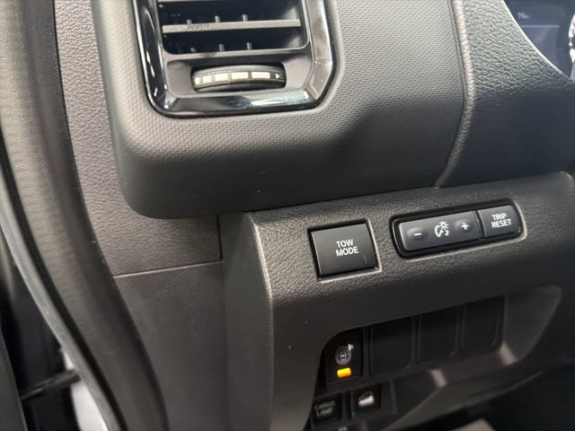 Used 2024 Nissan Frontier PRO-4X w/ Technology Package AWD/4WD image 28