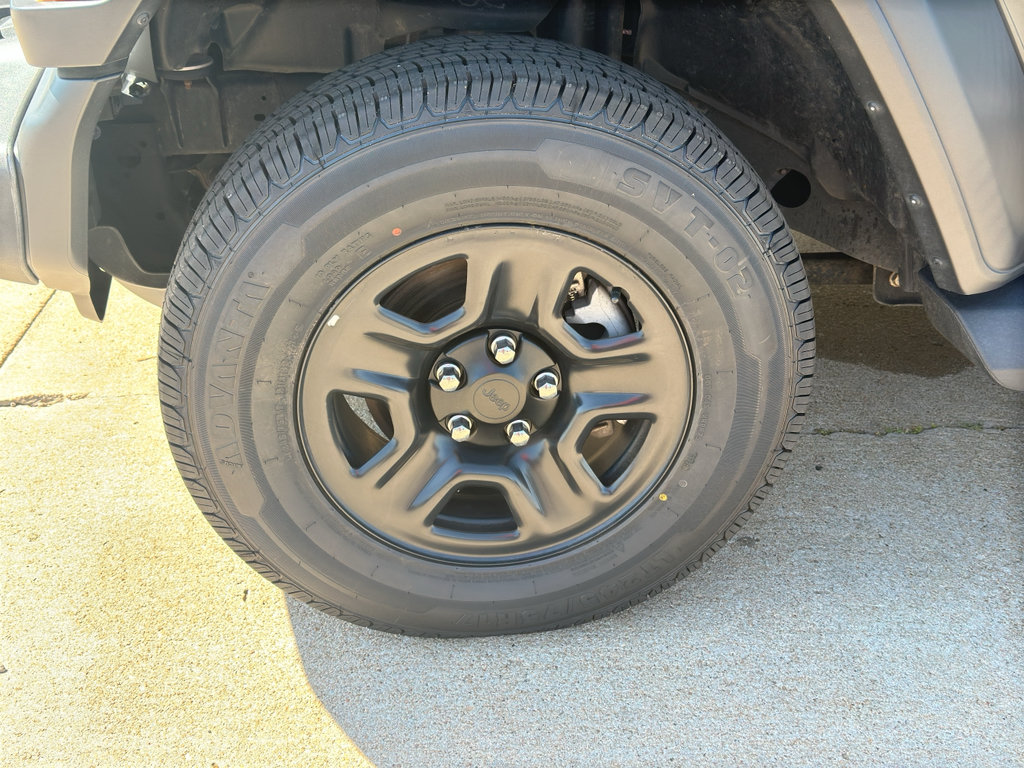 Used 2018 Jeep Wrangler Sport AWD/4WD image 3