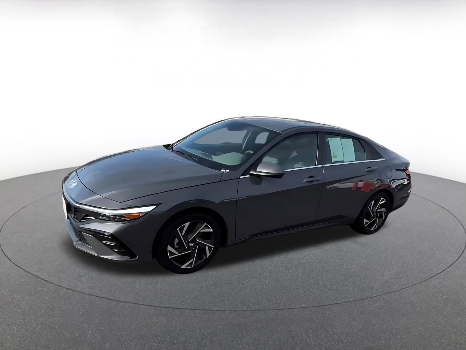 Used 2025 Hyundai Elantra SEL image 8