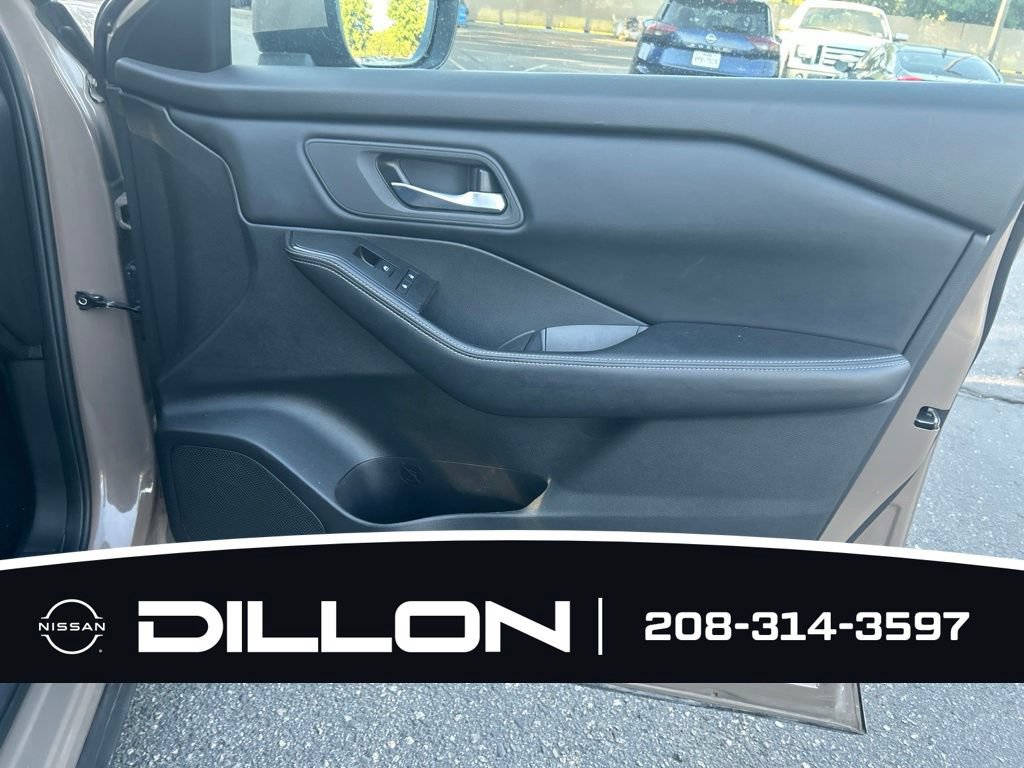 Certified 2025 Nissan Rogue SV AWD/4WD image 14