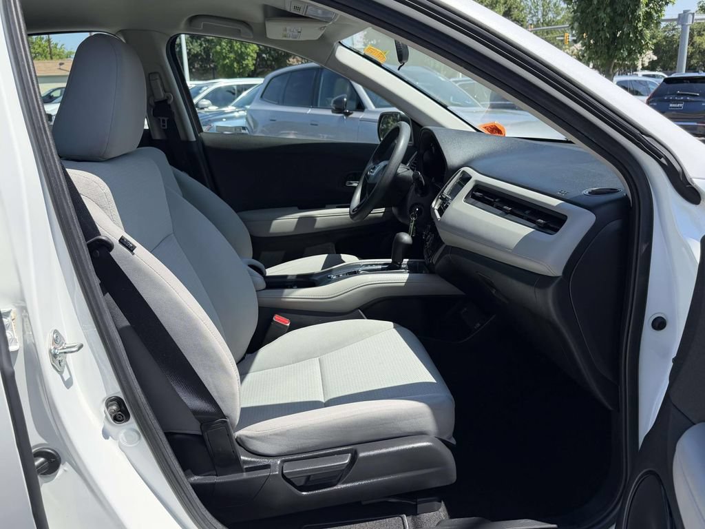 Used 2020 Honda HR-V LX image 11