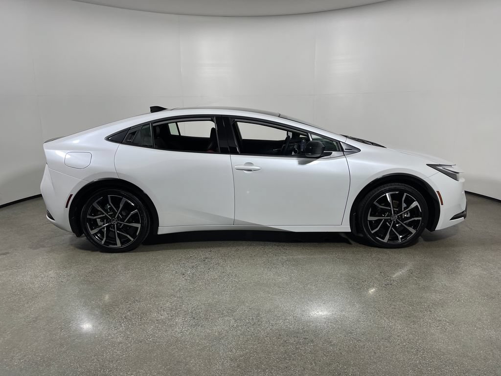 New 2026 Toyota Prius Plug-In Hybrid FWD image 2