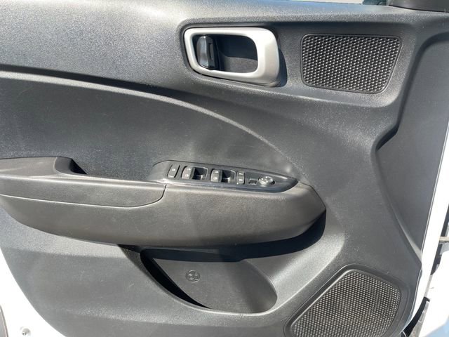 Used 2021 Hyundai Venue SE image 22