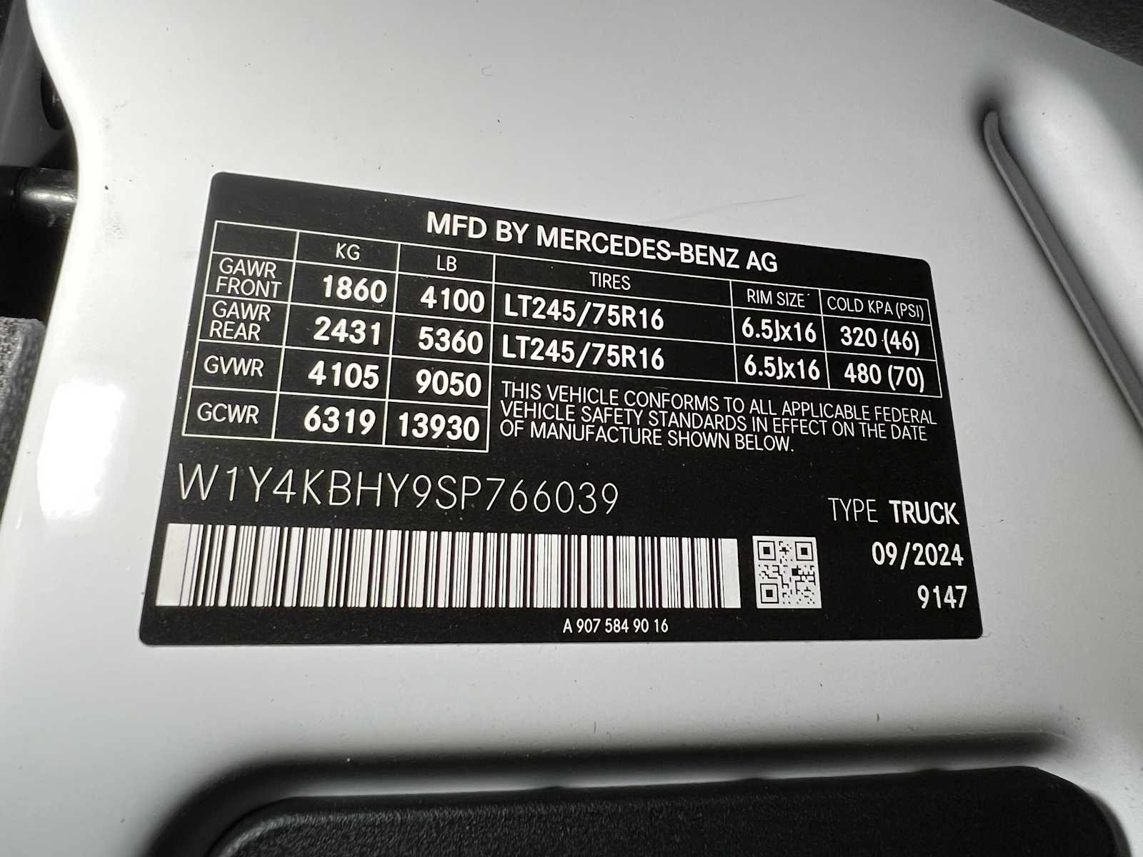 Used 2025 Mercedes-Benz Sprinter 2500 image 40