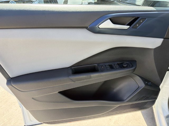 Certified 2023 Volkswagen Taos SE w/ Panoramic Sunroof Package FWD image 12