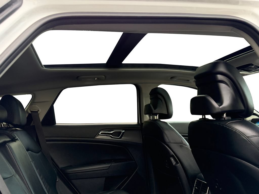 Certified 2023 Kia Sportage SX AWD/4WD image 7