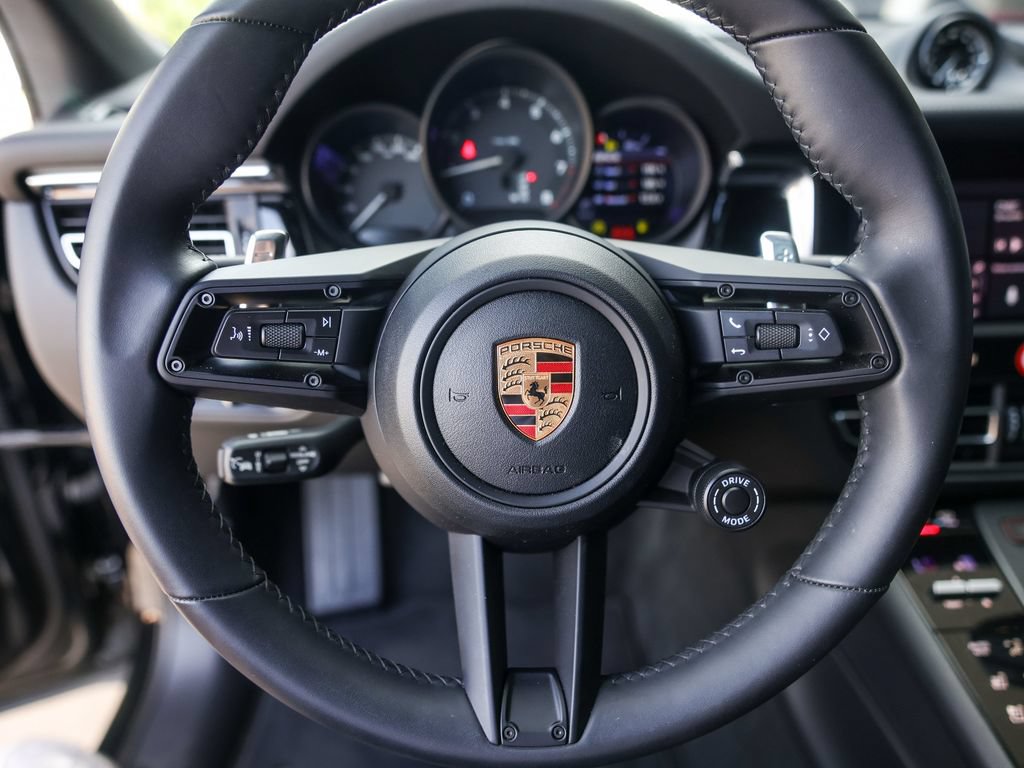Certified 2026 Porsche Macan AWD/4WD image 16