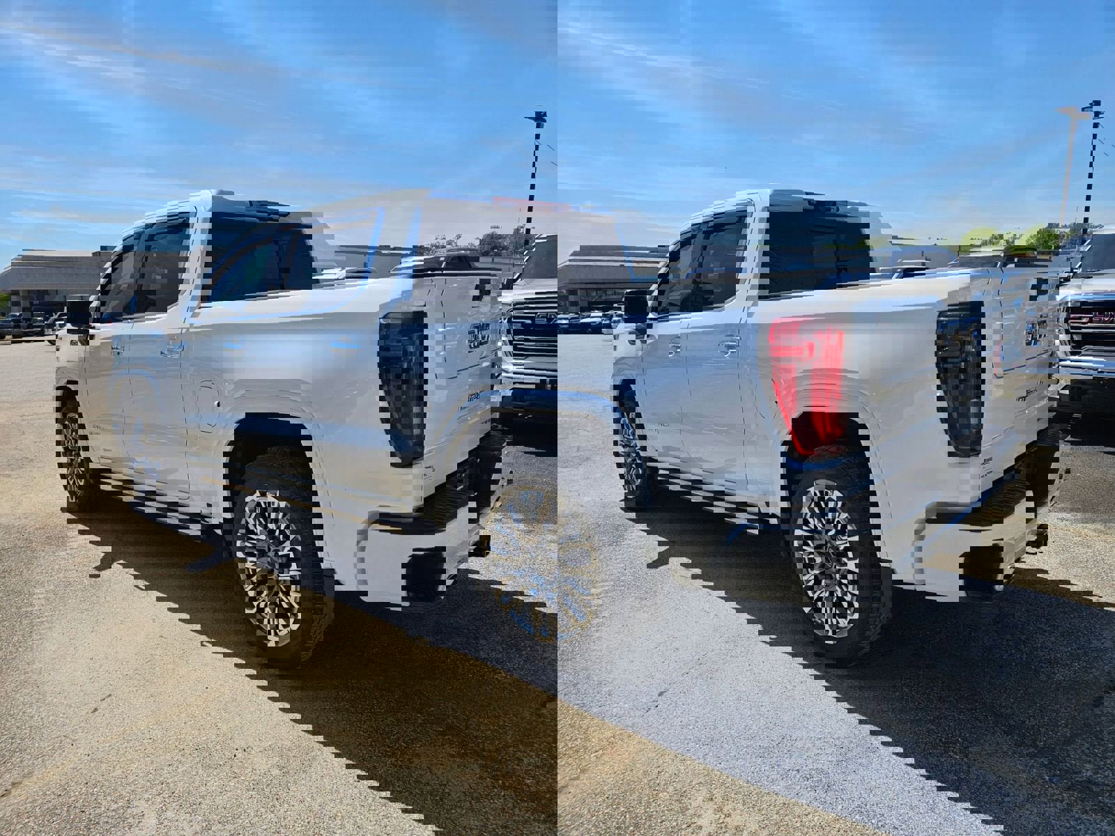 Used 2025 GMC Sierra 1500 Denali Ultimate image 3