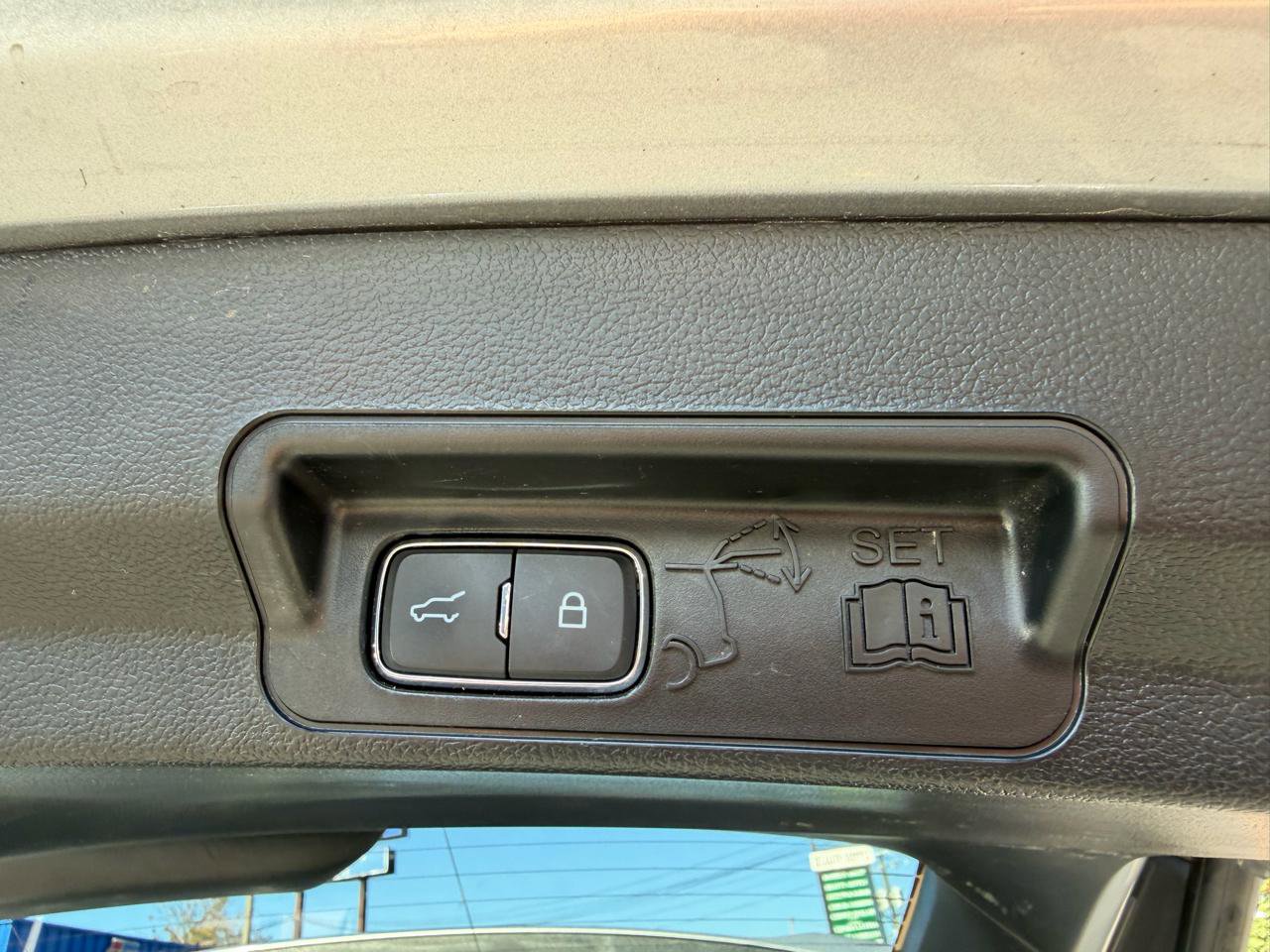 Used 2024 Ford Explorer Limited AWD/4WD image 25