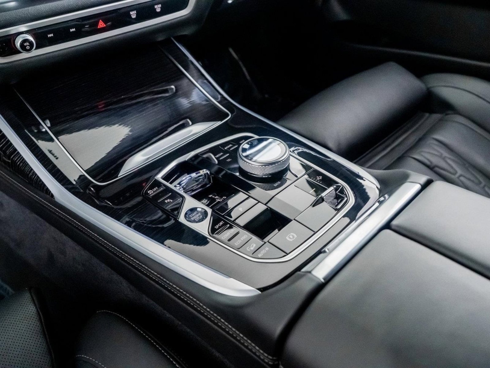 Used 2025 BMW X7 M60i image 48