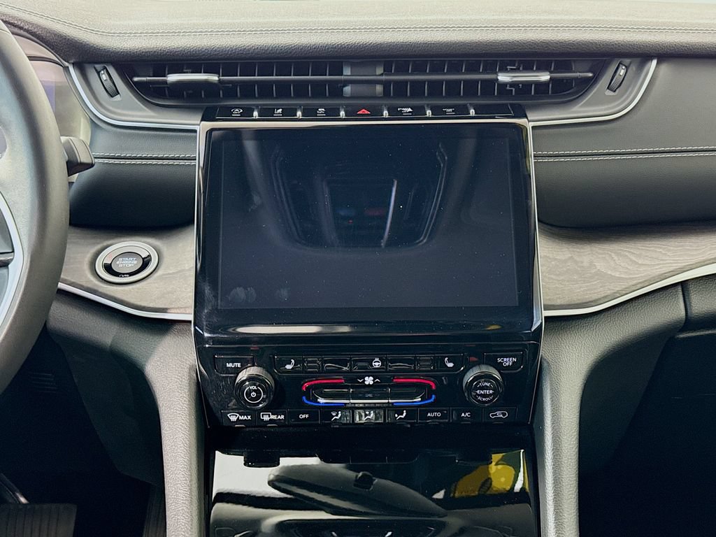 Used 2023 Jeep Grand Cherokee Limited RWD image 14