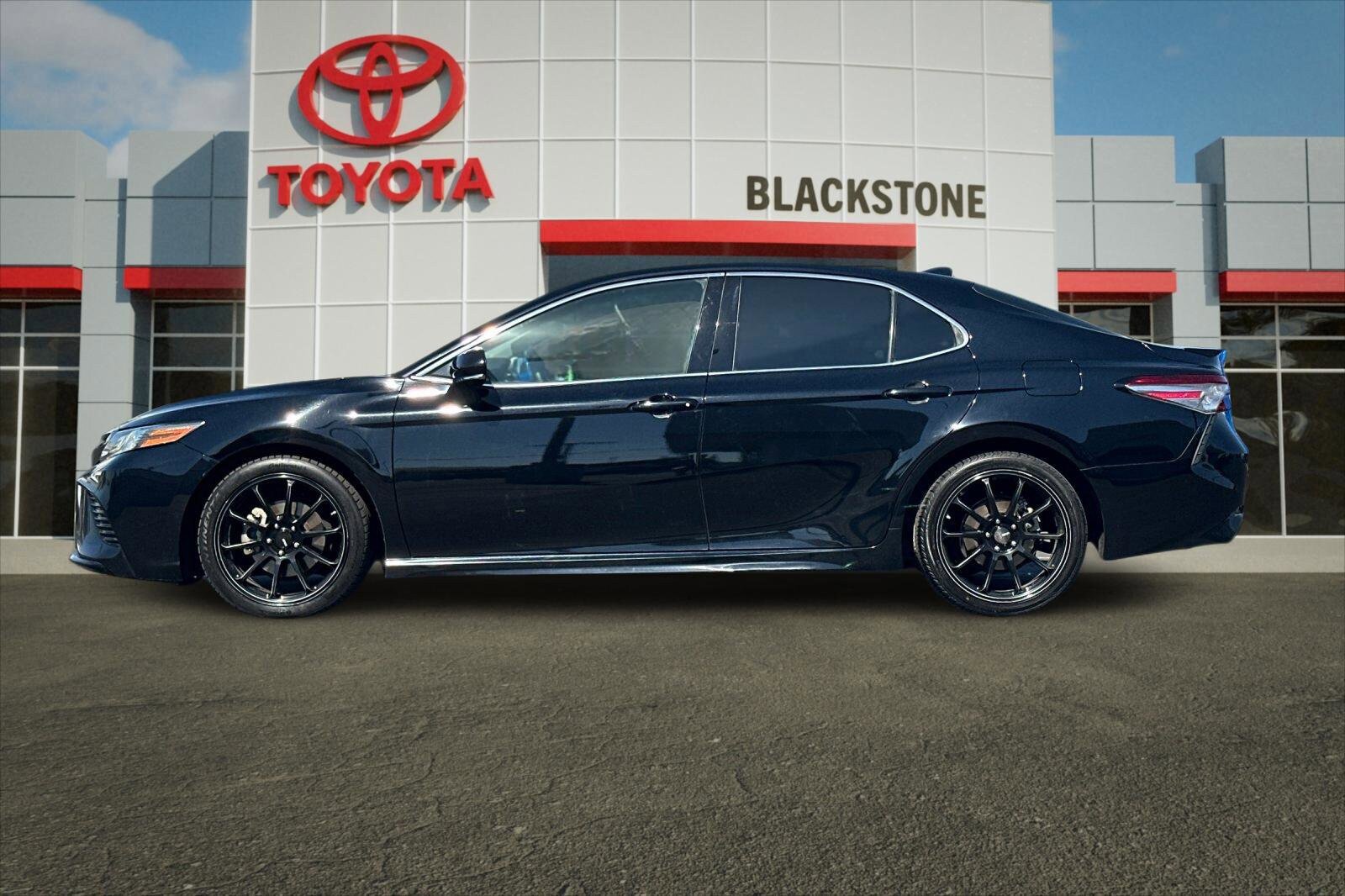 Used 2018 Toyota Camry XSE FWD image 6