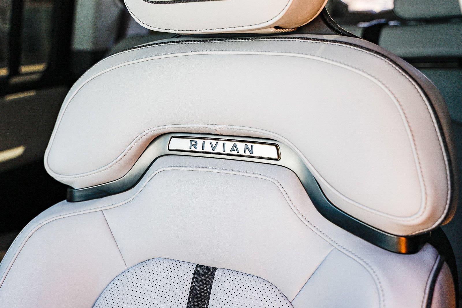 Used 2024 Rivian R1S Adventure AWD/4WD image 26