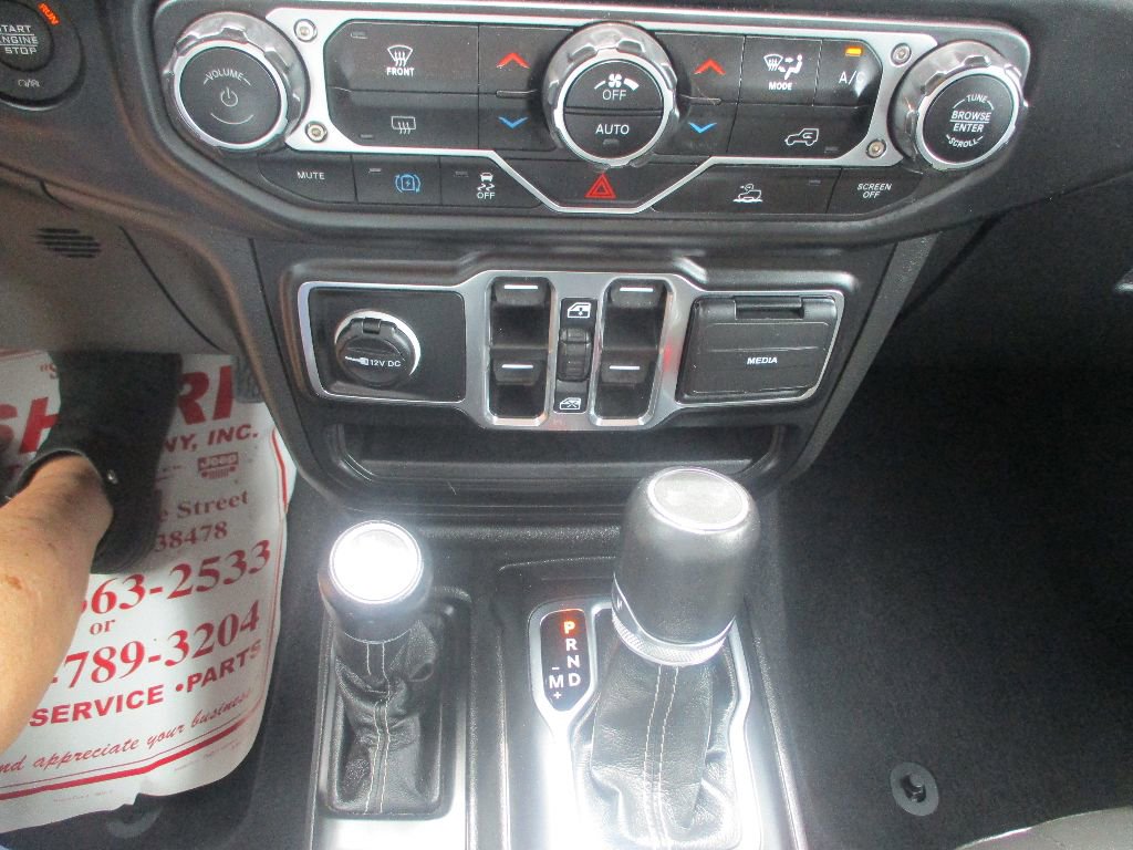 Used 2023 Jeep Wrangler Sahara image 9