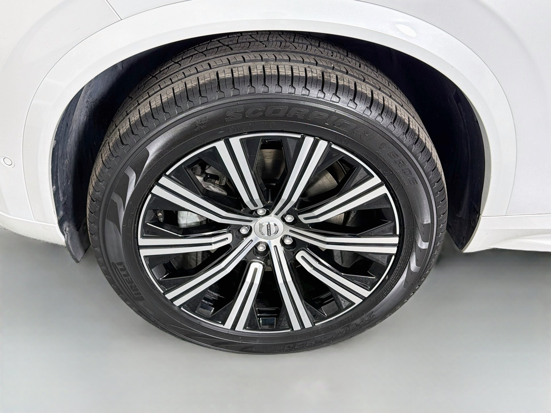 Used 2024 Volvo XC90 B5 Plus w/ Protection Package Premier AWD/4WD image 33