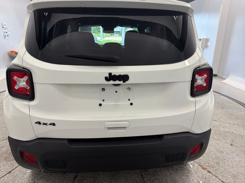 Certified 2022 Jeep Renegade Altitude w/ Convenience Group AWD/4WD image 12