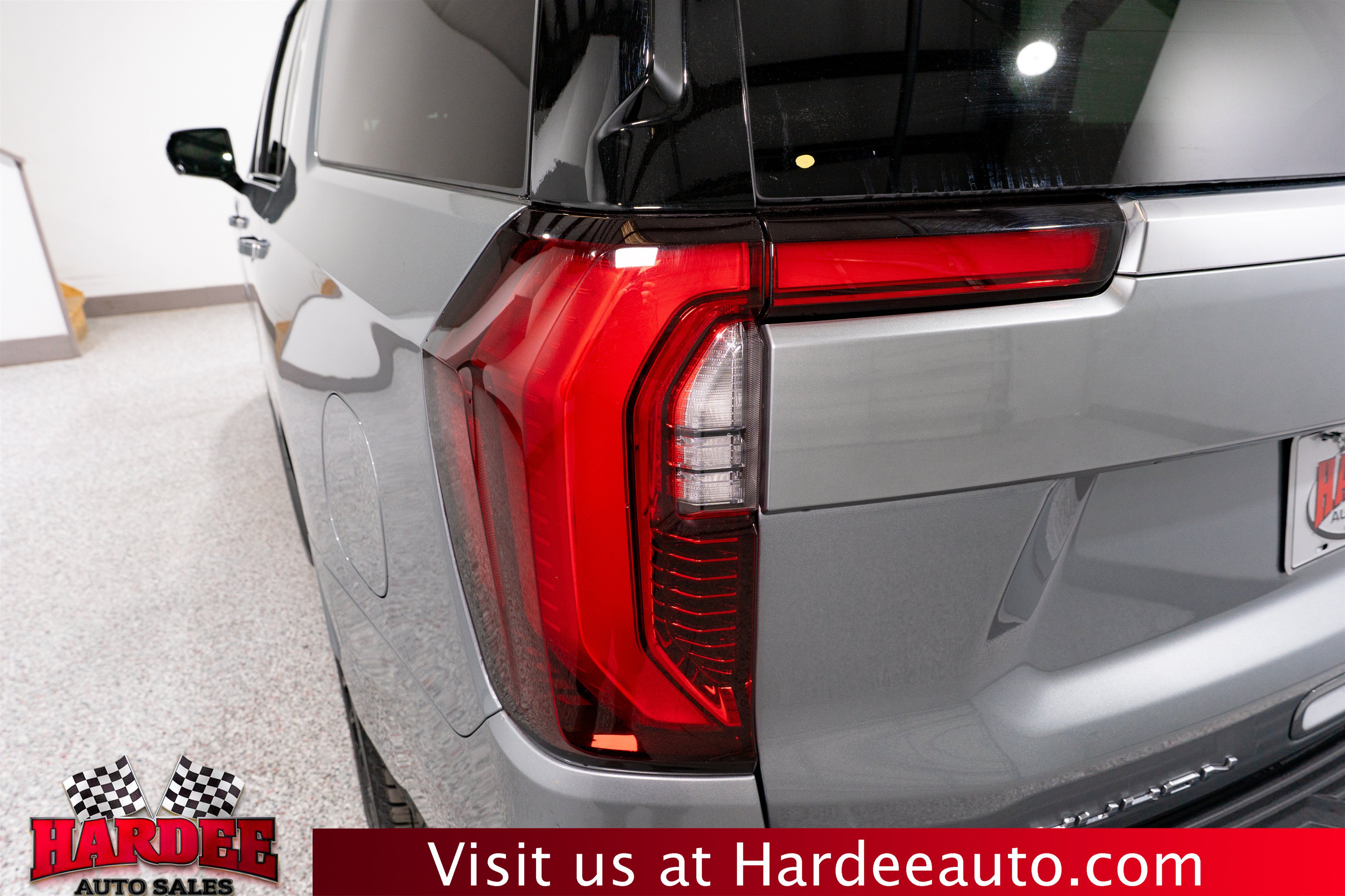 Used 2025 GMC Yukon XL Denali RWD image 9