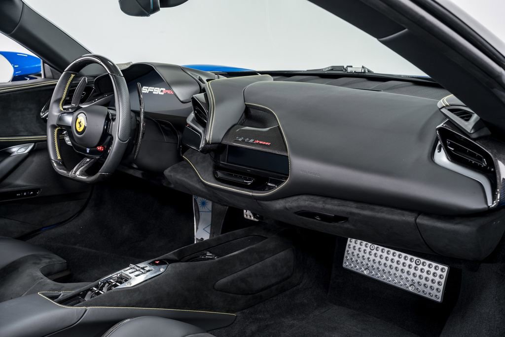 Used 2024 Ferrari SF90 Spider image 25