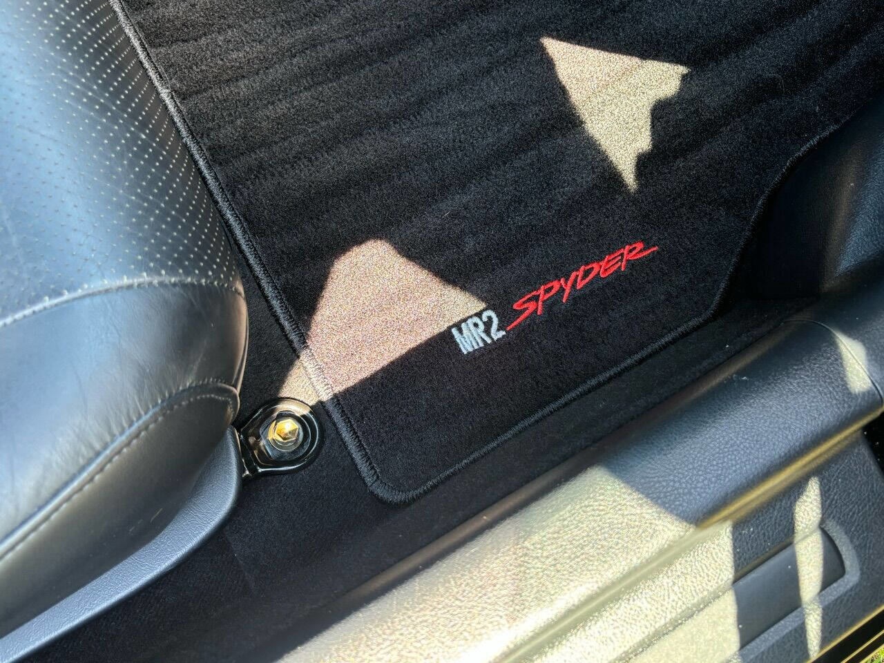 Used 2003 Toyota MR2 image 20