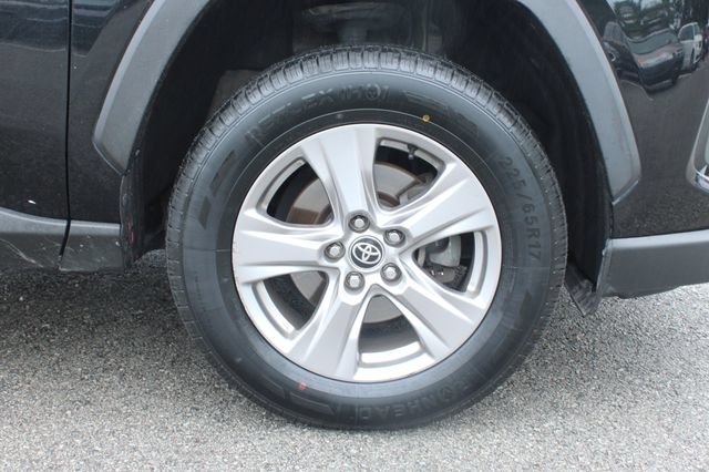 Used 2022 Toyota RAV4 XLE FWD image 36