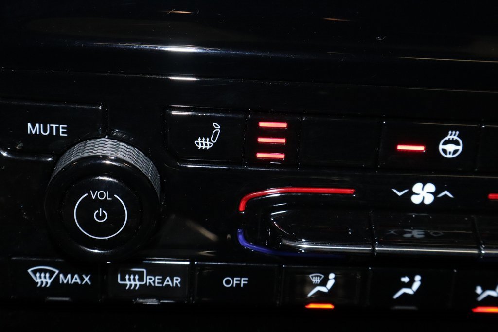 Used 2023 Jeep Grand Cherokee Limited w/ Black Appearance Package image 4