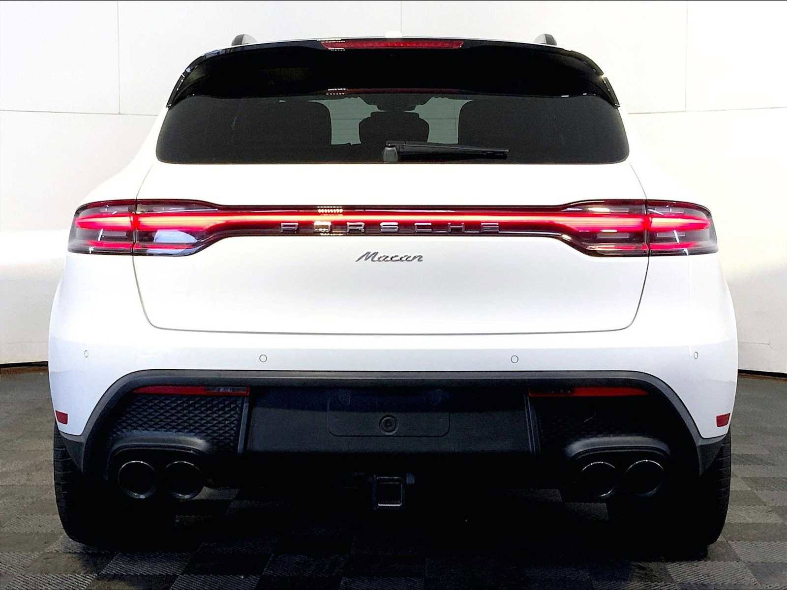 Certified 2025 Porsche Macan image 6