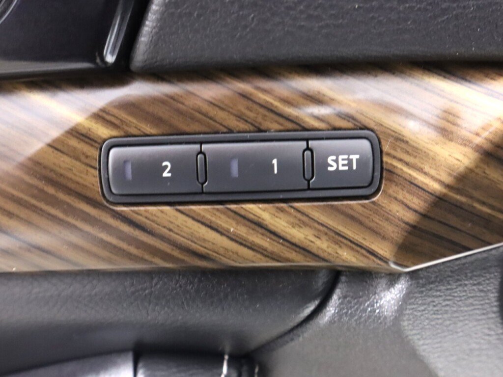 Used 2018 Nissan Maxima Platinum FWD image 32