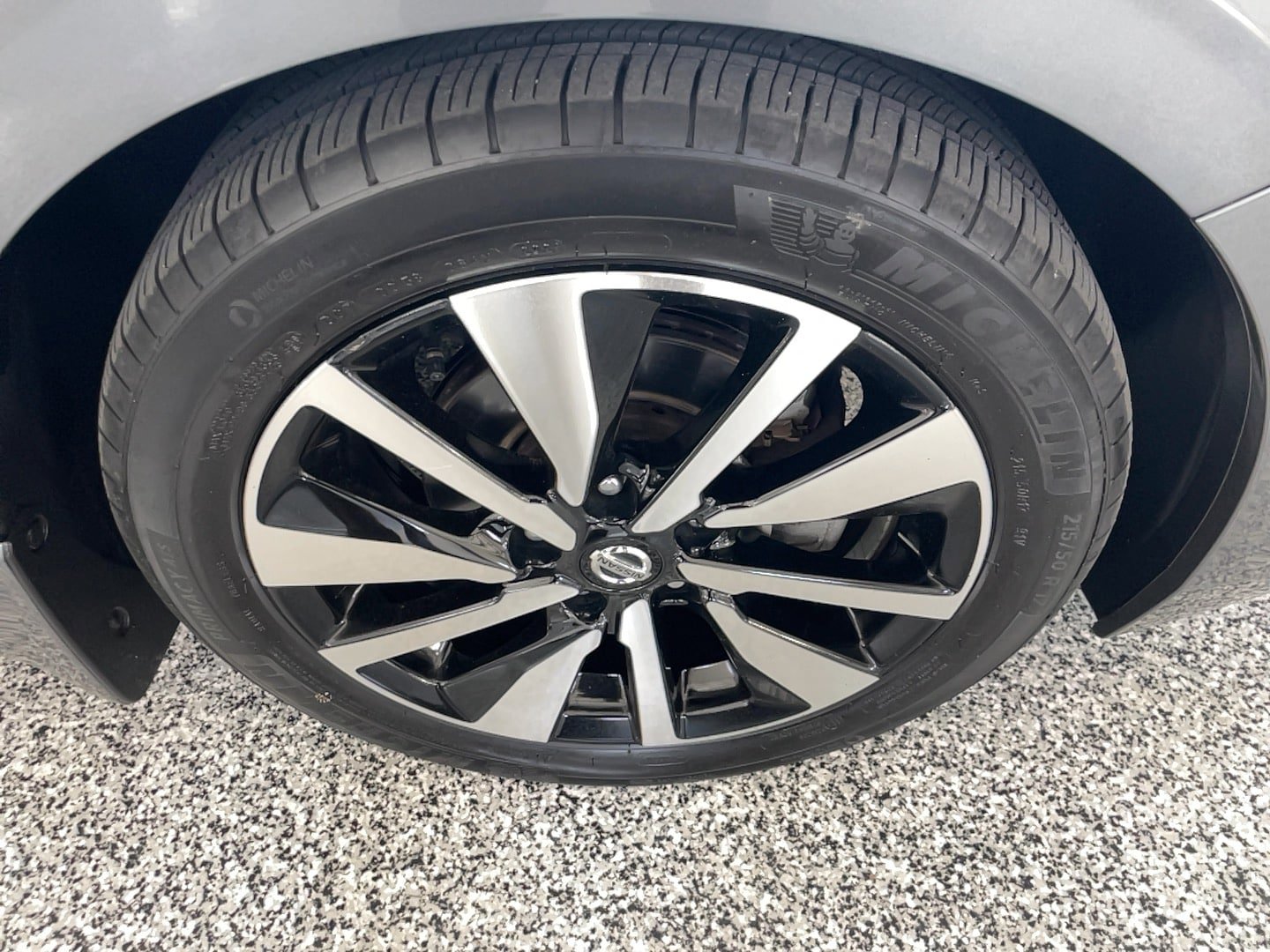 Used 2022 Nissan Sentra SV w/ SV Premium Package FWD image 5