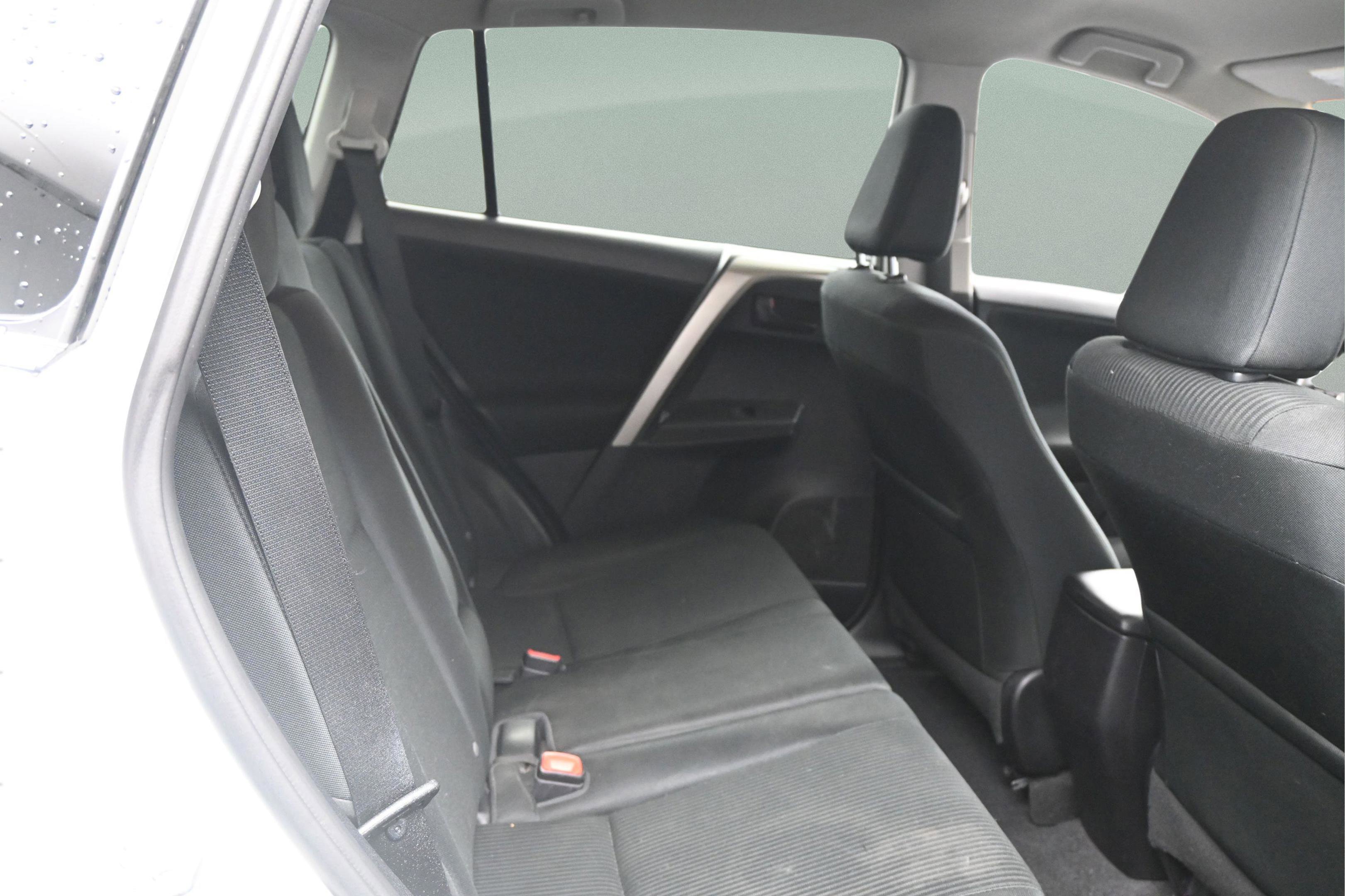 Used 2015 Toyota RAV4 LE AWD/4WD image 38