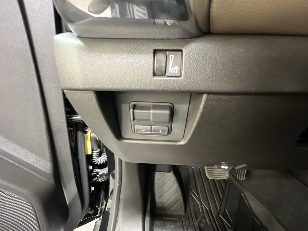 New 2025 GMC Canyon Denali w/ LPO, Denali Black Edition image 18