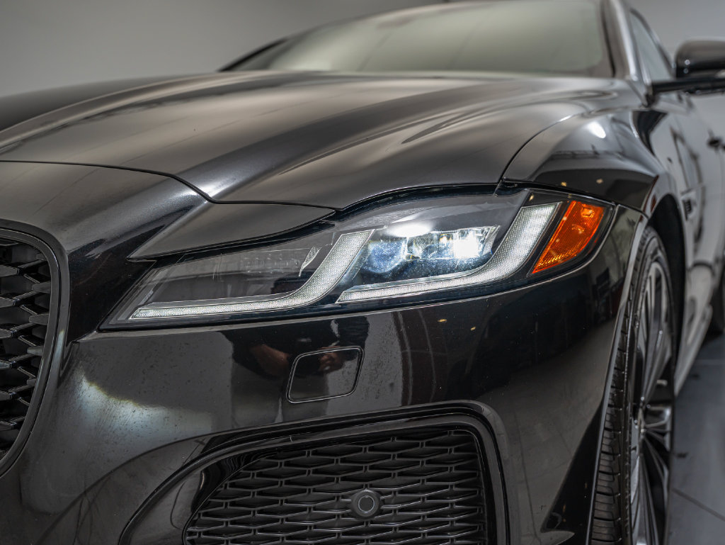 Used 2024 Jaguar XF R-Dynamic SE AWD/4WD image 12