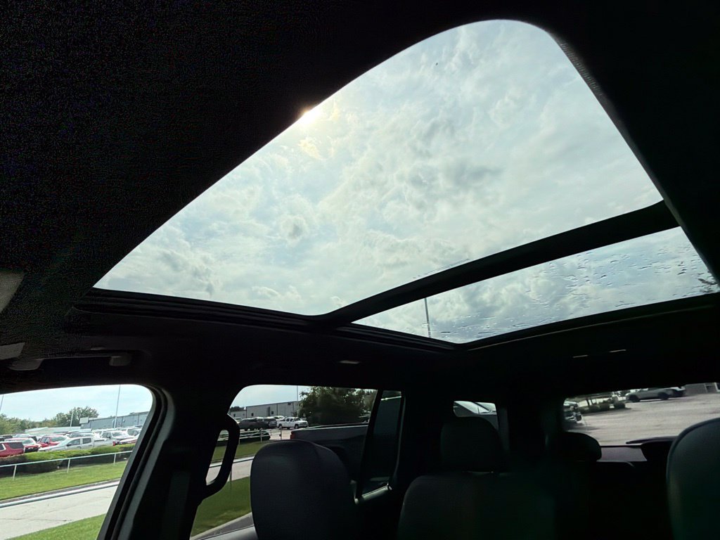 New 2027 Chevrolet Traverse RS w/ LPO, Floor Liner Package AWD/4WD image 6