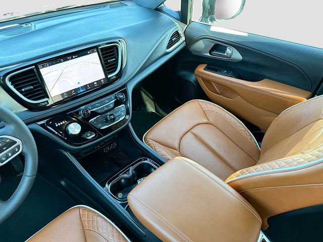 Used 2025 Chrysler Pacifica Pinnacle FWD image 23