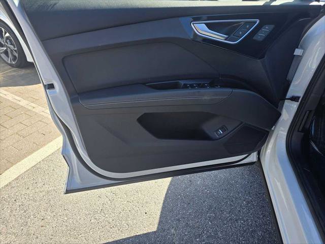 Used 2024 Audi Q4 e-tron Prestige image 24