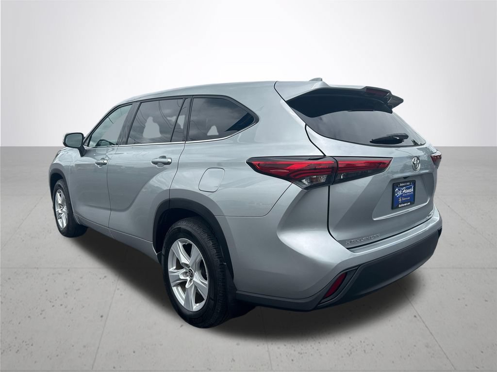 Used 2021 Toyota Highlander LE AWD/4WD image 8