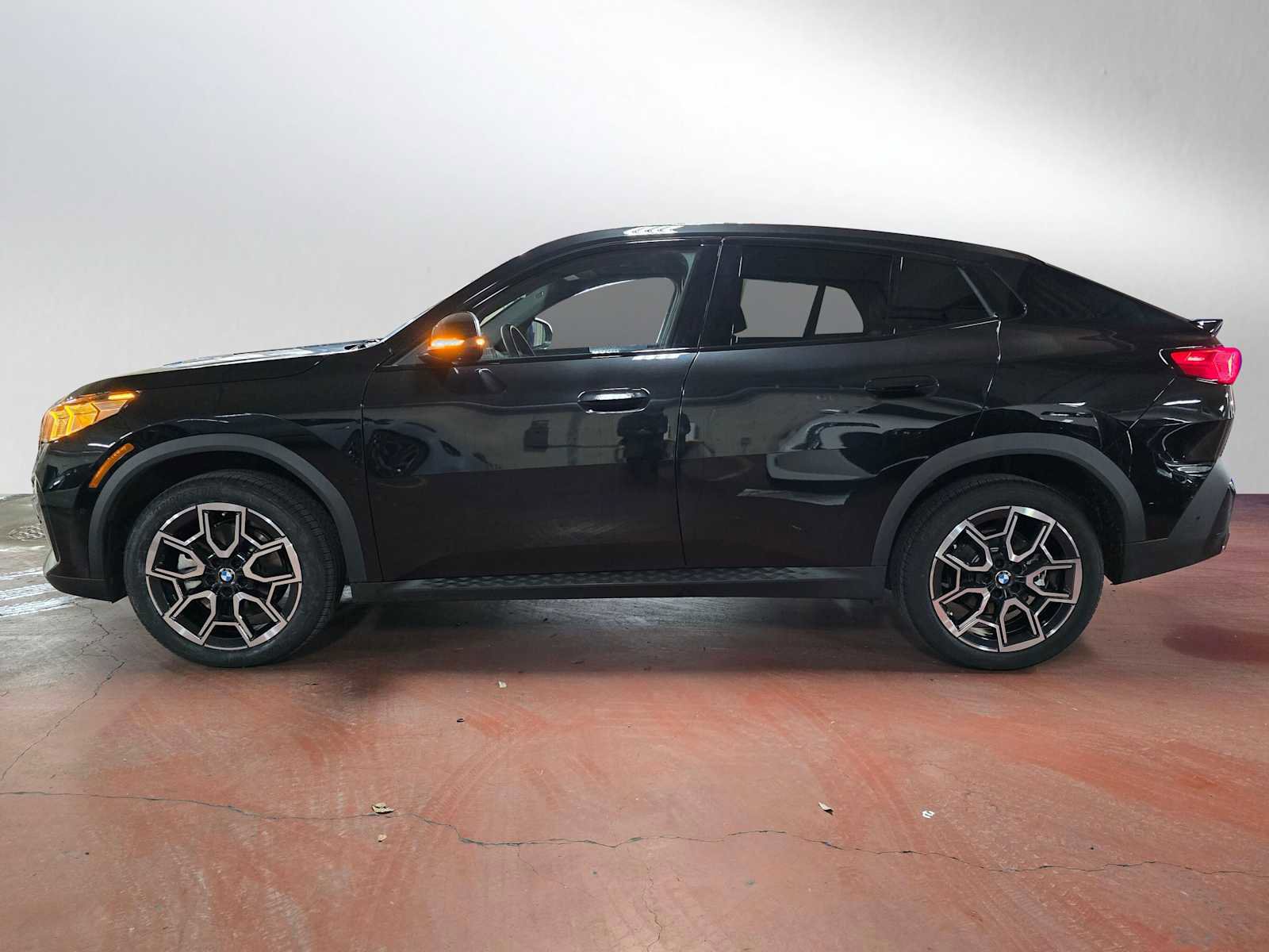 Used 2025 BMW X2 xDrive28i w/ Technology Package image 6