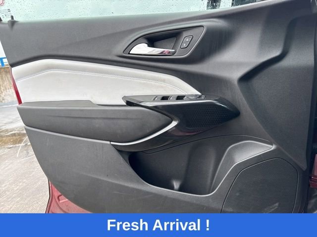 Used 2025 Chevrolet Trax LT w/ LT Convenience Package FWD image 11