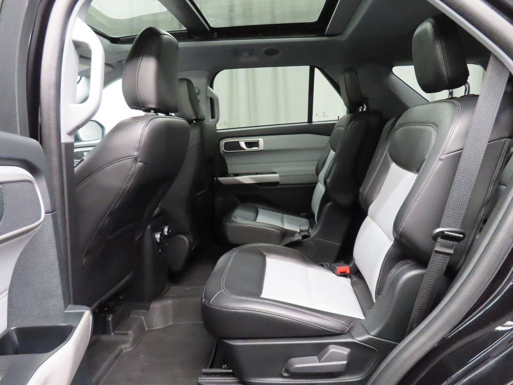 Used 2024 Ford Explorer XLT w/ XLT Sport Appearance Package AWD/4WD image 10