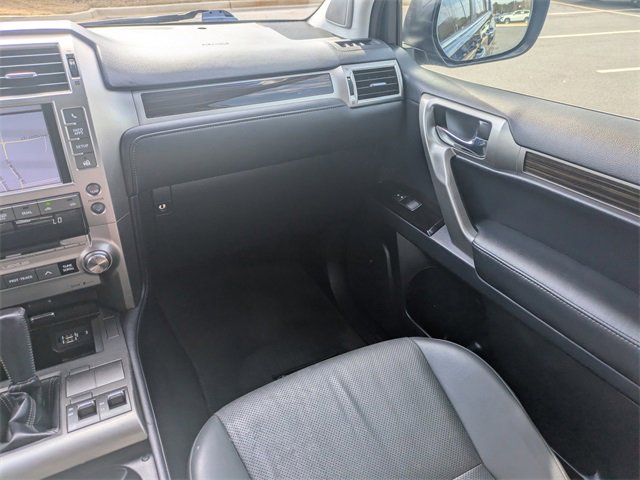 Used 2017 Lexus GX 460 image 19