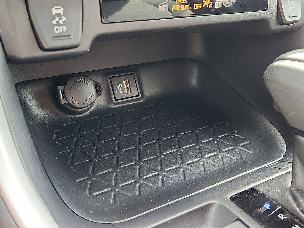 Certified 2025 Toyota RAV4 XLE FWD image 27