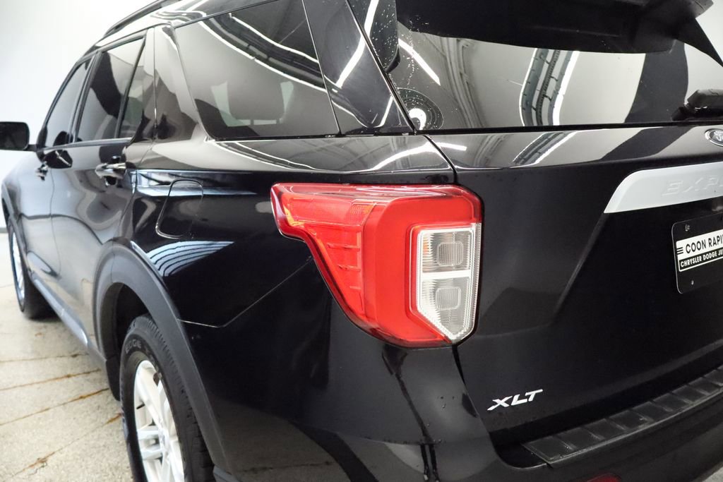 Used 2023 Ford Explorer XLT w/ Equipment Group 202A AWD/4WD image 19
