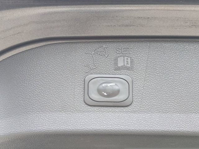 Used 2017 Ford Escape SE w/ Equipment Group 201A FWD image 15