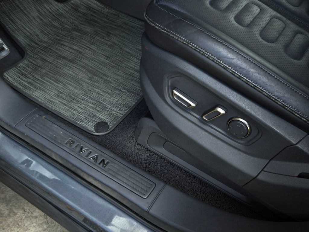 Used 2022 Rivian R1S Launch Edition image 26